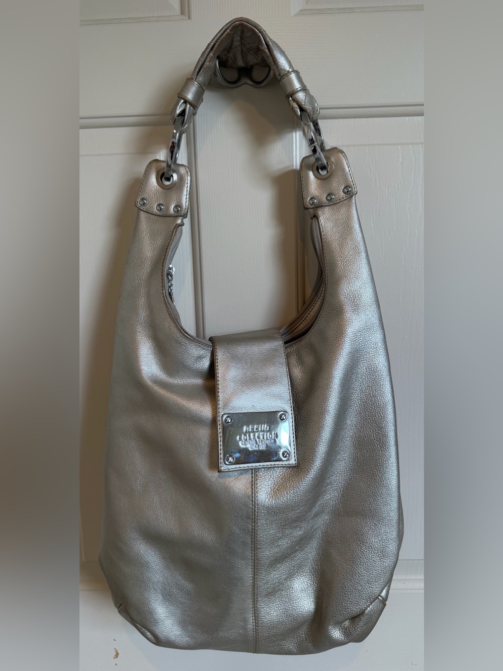 Recuo Collection Leather Hobo bag. Metallic Silver GUC